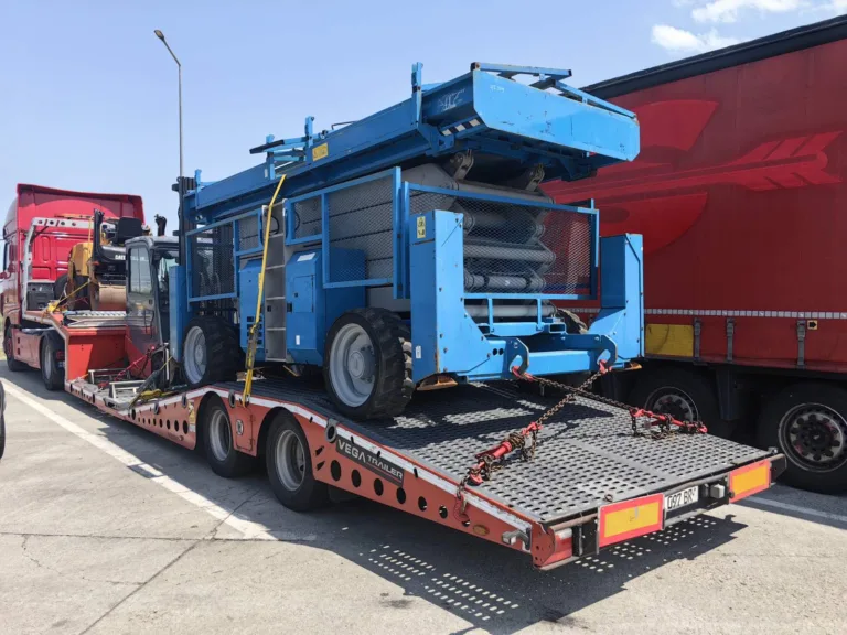 Trailer transport diverse utilaje